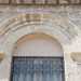 ...cos come gli archetti pensili che inquadrano le finestre, sono addirittura modellati sul disegno del Castello Normanno-Svevo di Bari